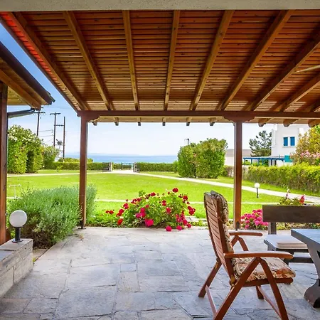 Coastal Rustic House Case de vacanță Polychrono