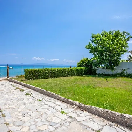 Coastal Rustic House Case de vacanță *
